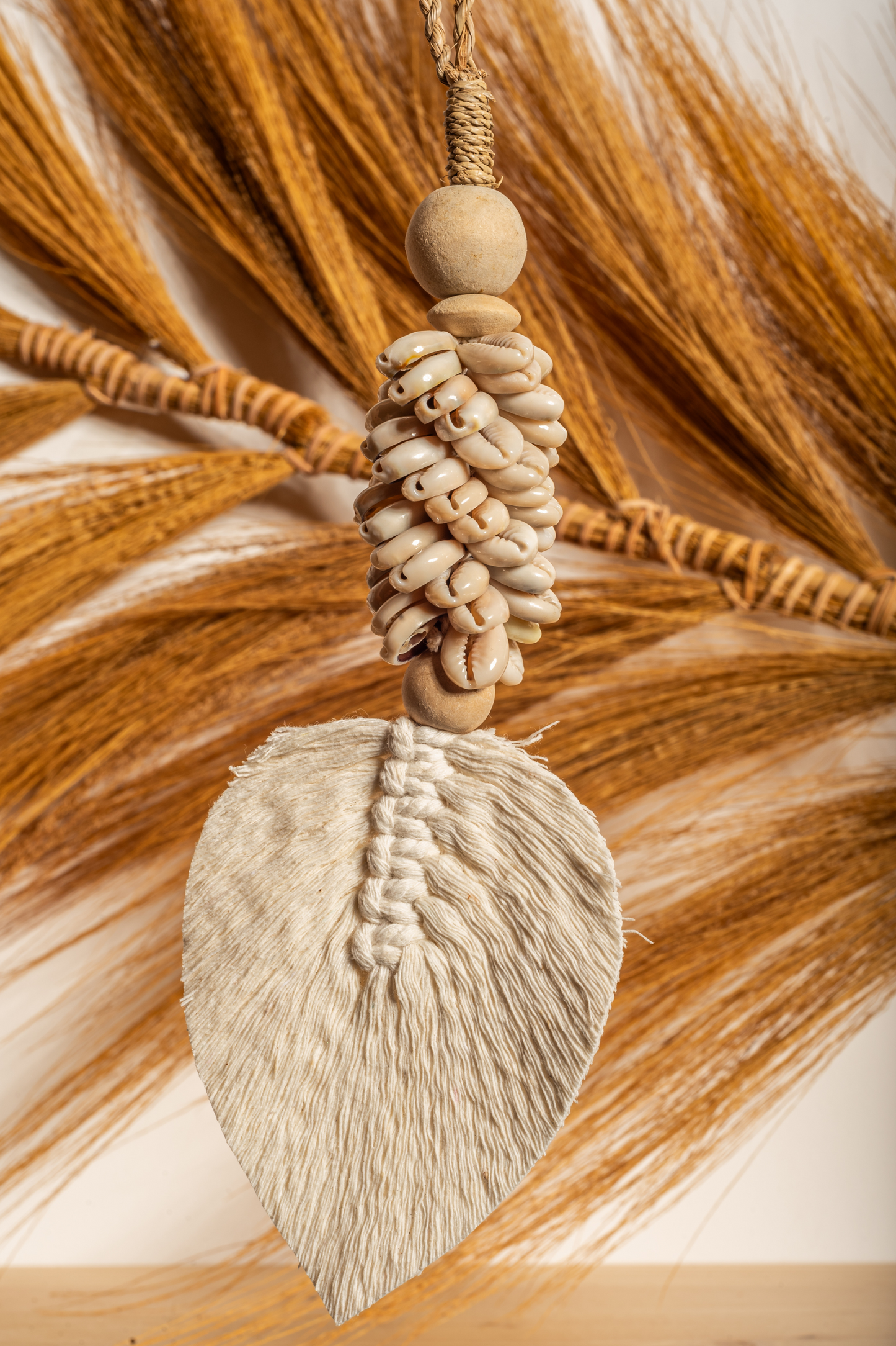 Decoration with shells and cotton