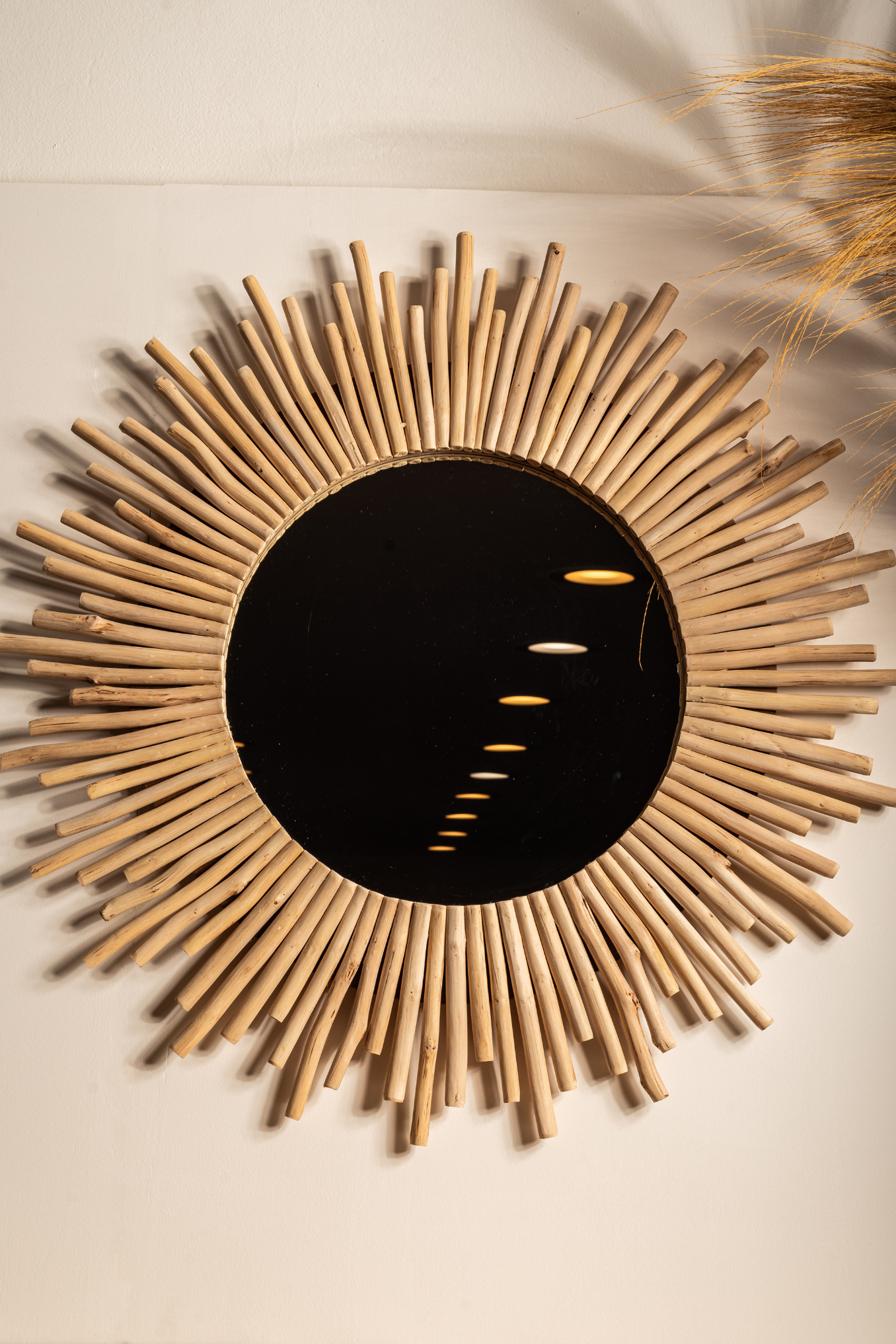 Sonnenförmiger Spiegel